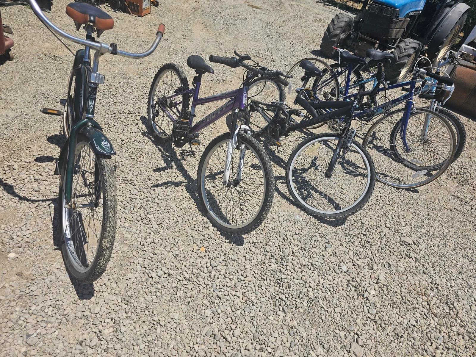 assorted-bicycles-including-cruiser-and-mountain-styles-8c5301