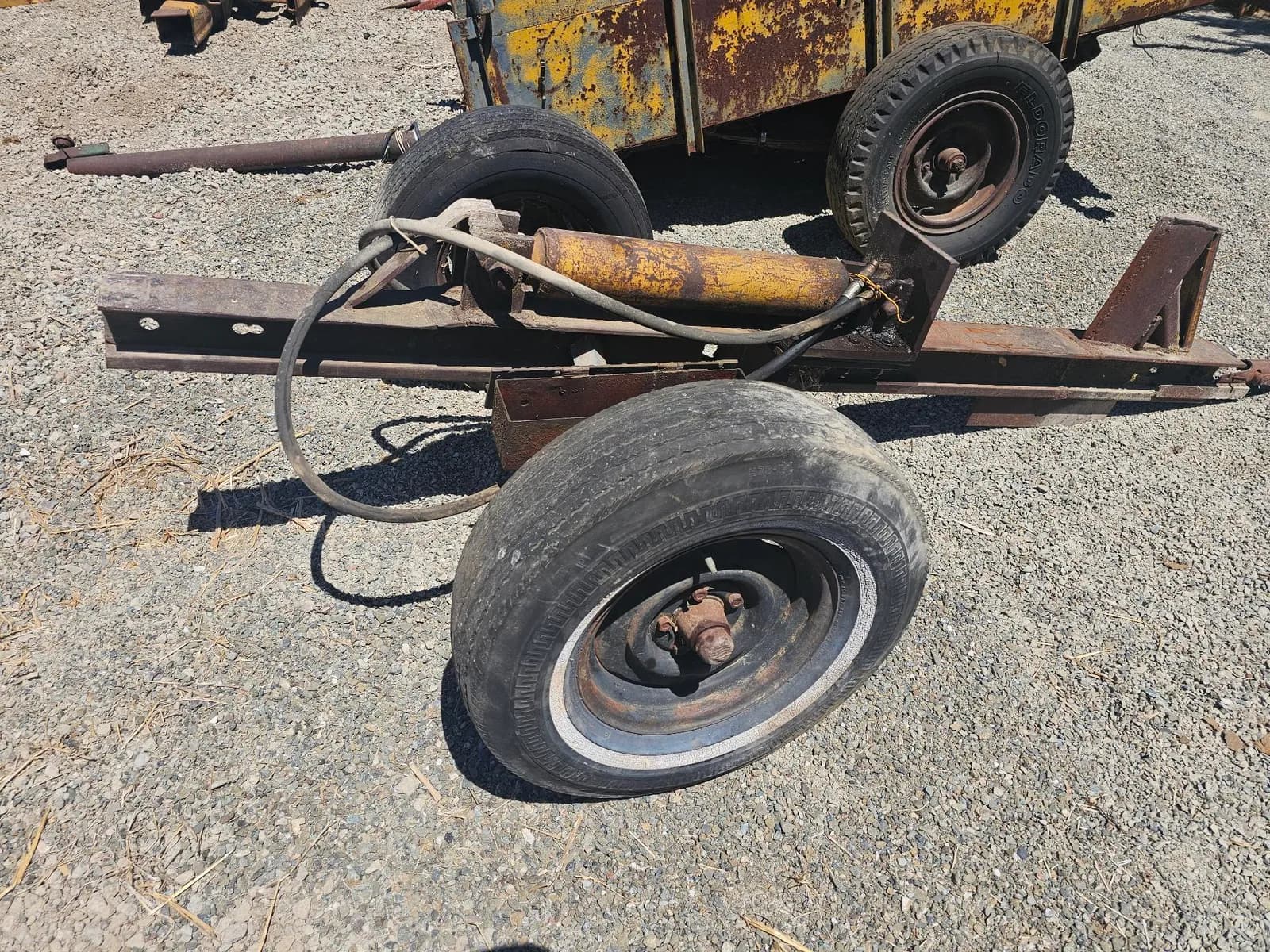 hydraulic-trailer-axle-with-wheel-and-frame-ms844u2h