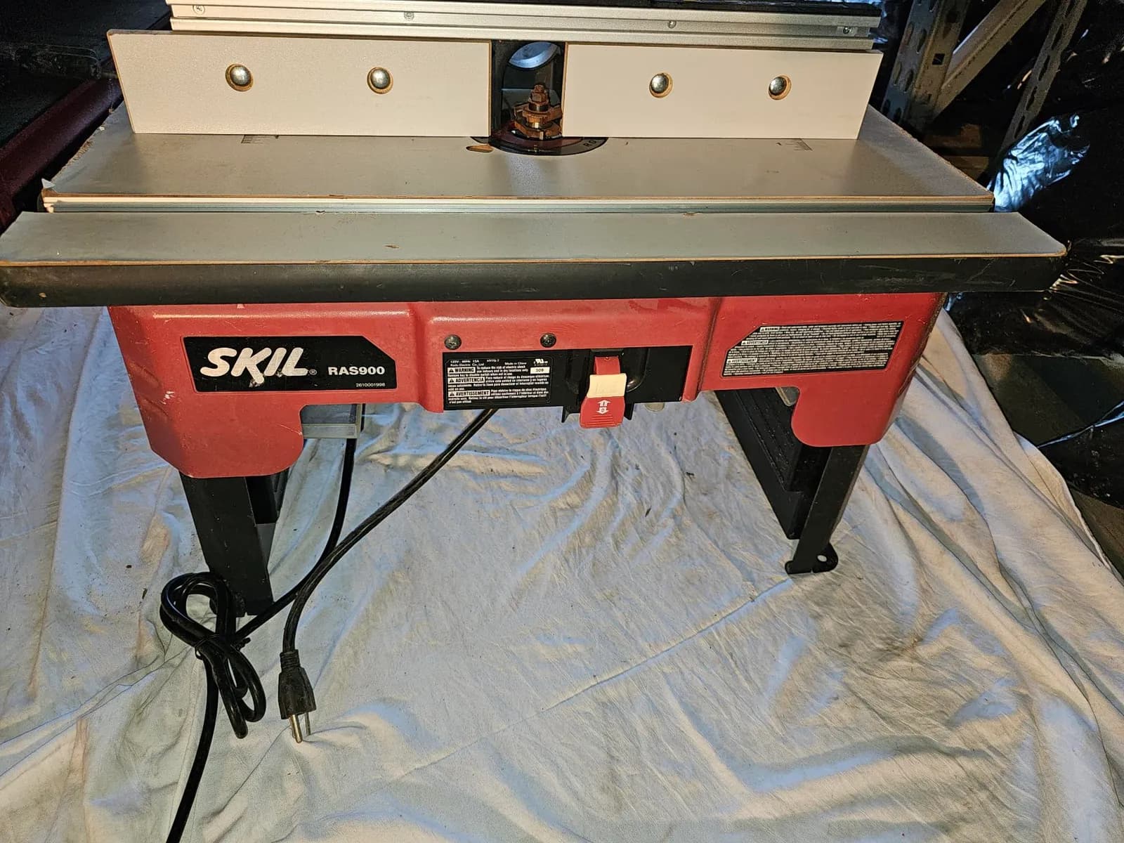 skil-router-table-model-rt1322-with-adjustable-fence-1faecb