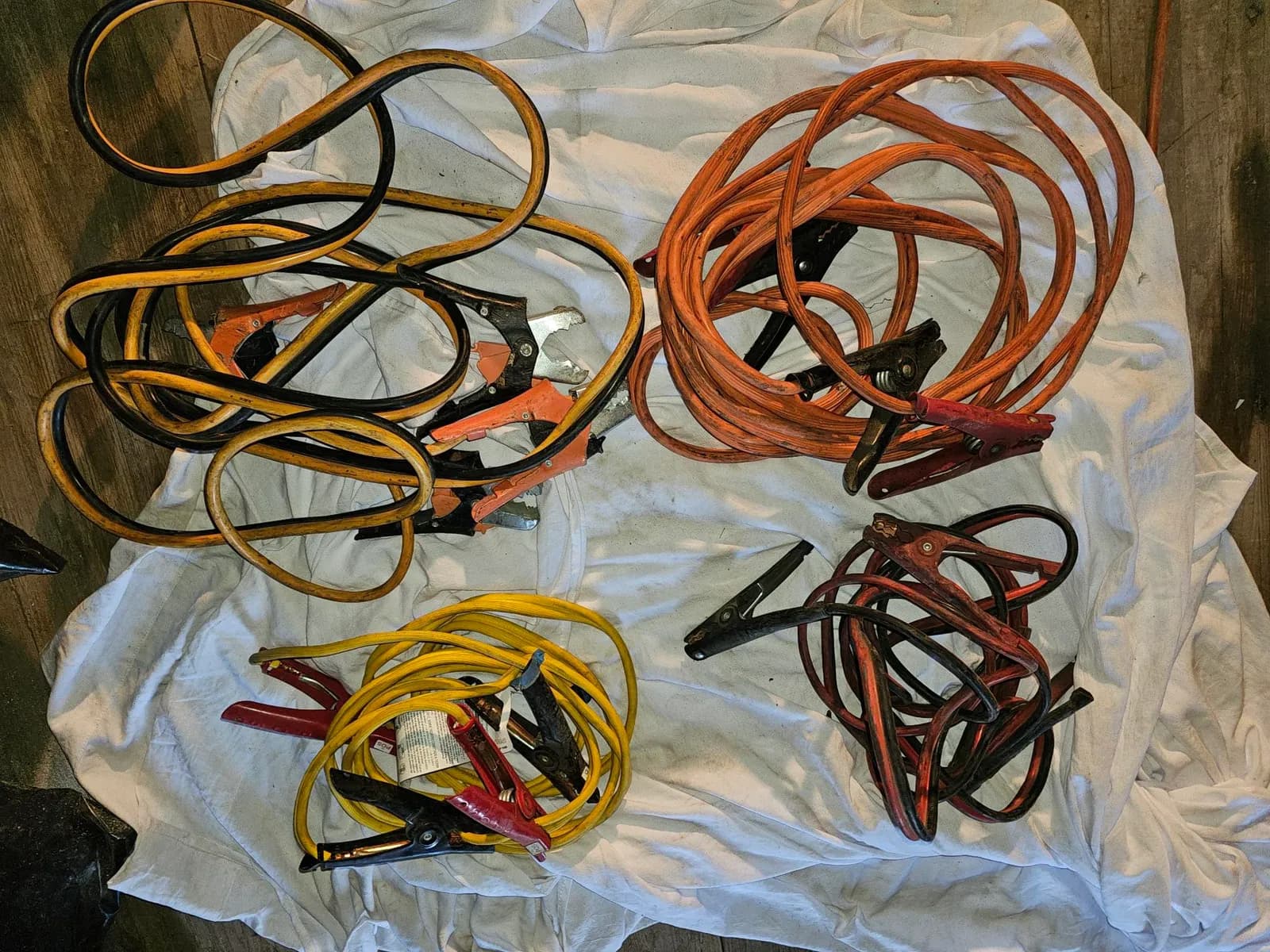assorted-jumper-battery-cables-in-various-lengths-mry4mff9