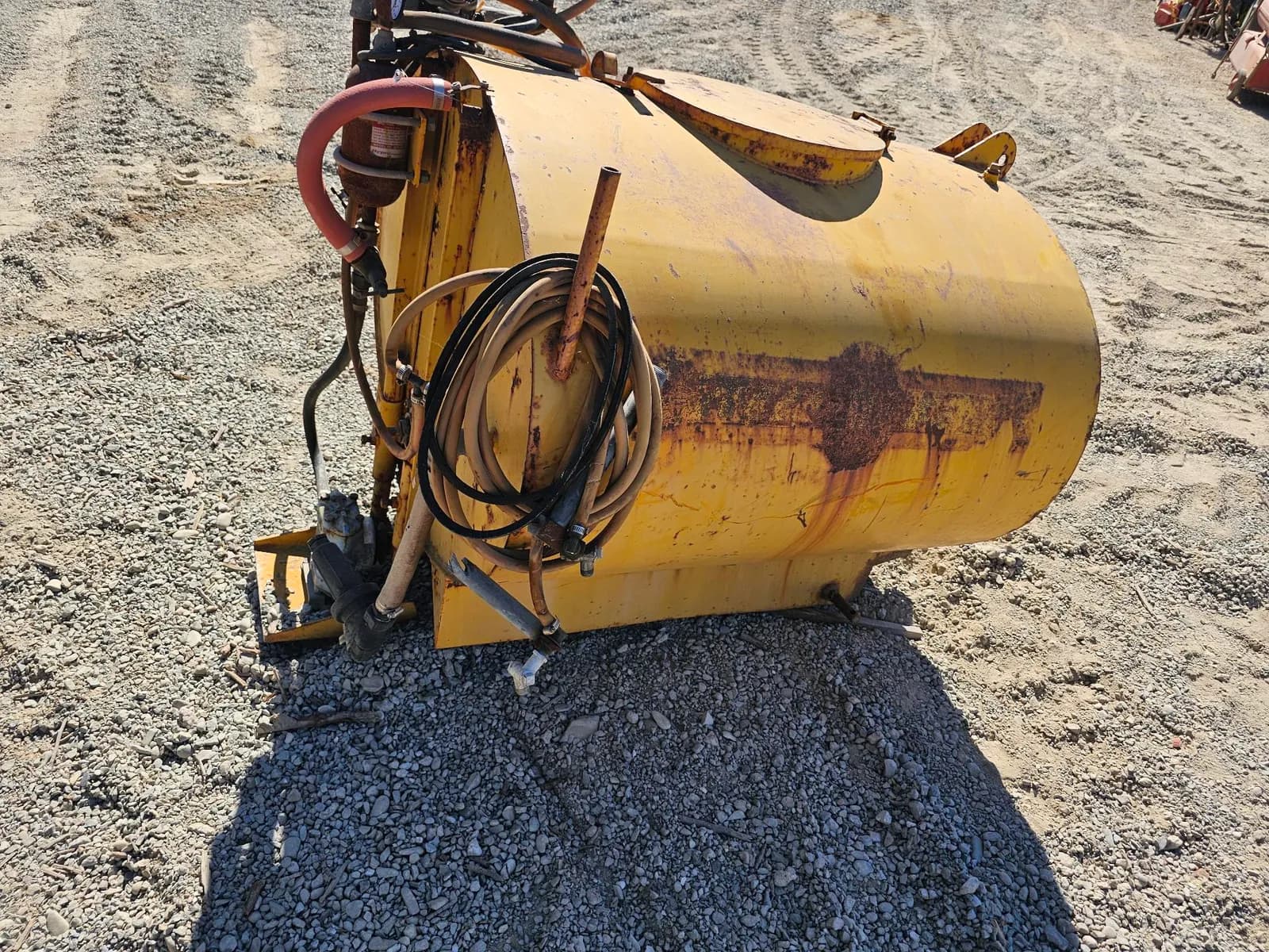 yellow-hydraulic-tank-with-hoses-and-fittings-ed1a80