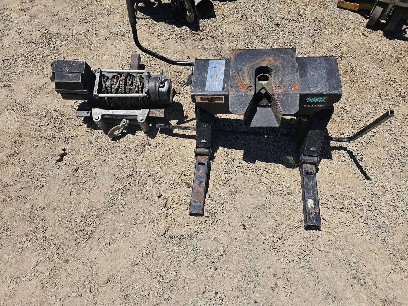 heavy-duty-winch-5th-wheel-wheel-slider-hitch-ms3pneux