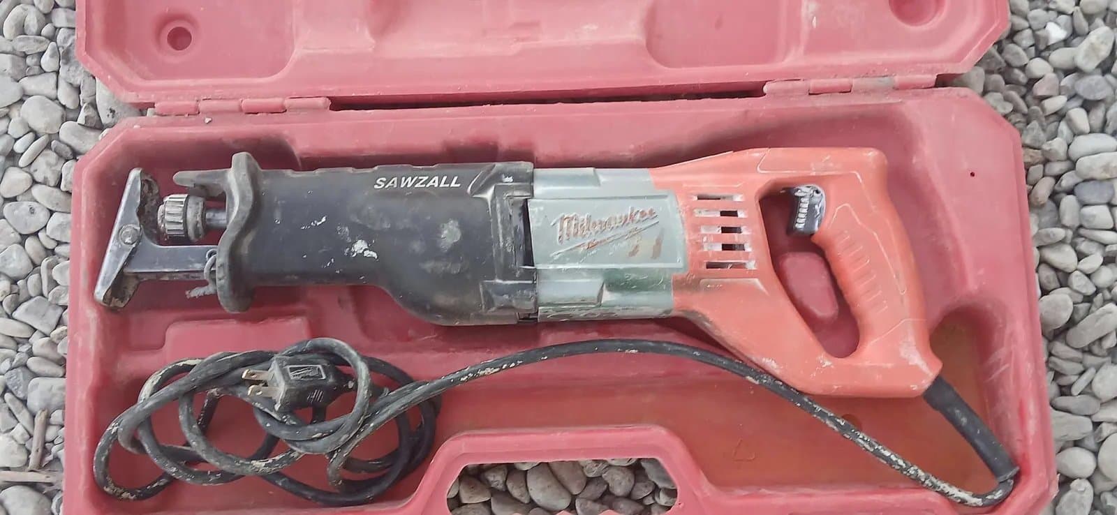 milwaukee-sawzall-reciprocating-saw-with-case-bcda7f