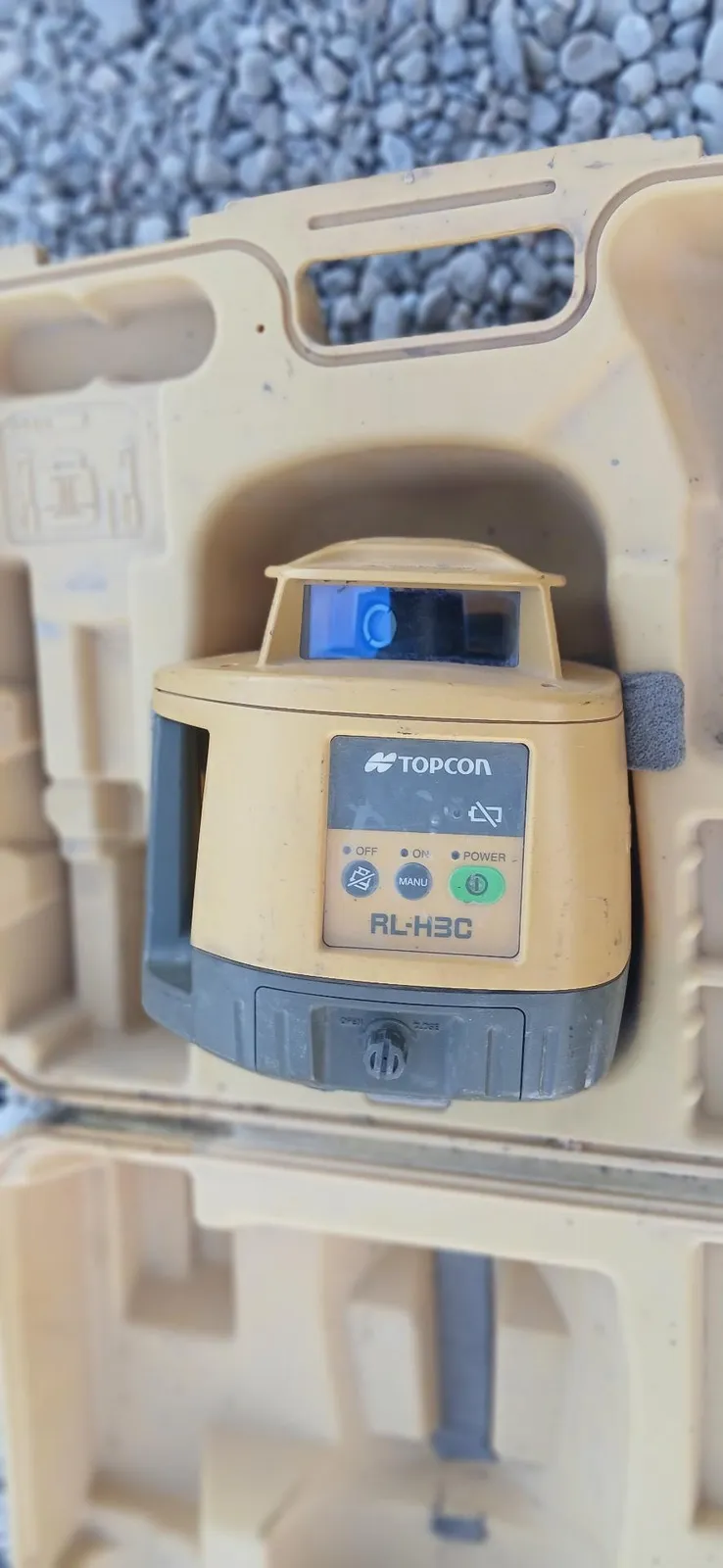 topcon-rl-h3c-self-leveling-rotary-laser-level-with-case-3c3eca