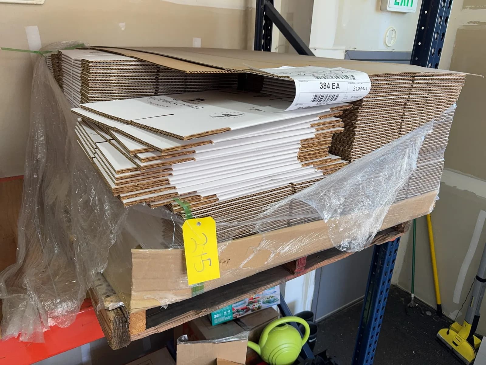 contents-of-pallet-assorted-cardboard-boxes-31a88e