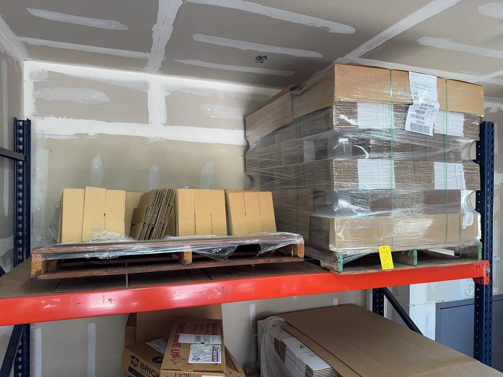 contents-of-2-pallets-assorted-cardboard-boxes-and-bottle-dividers-426644