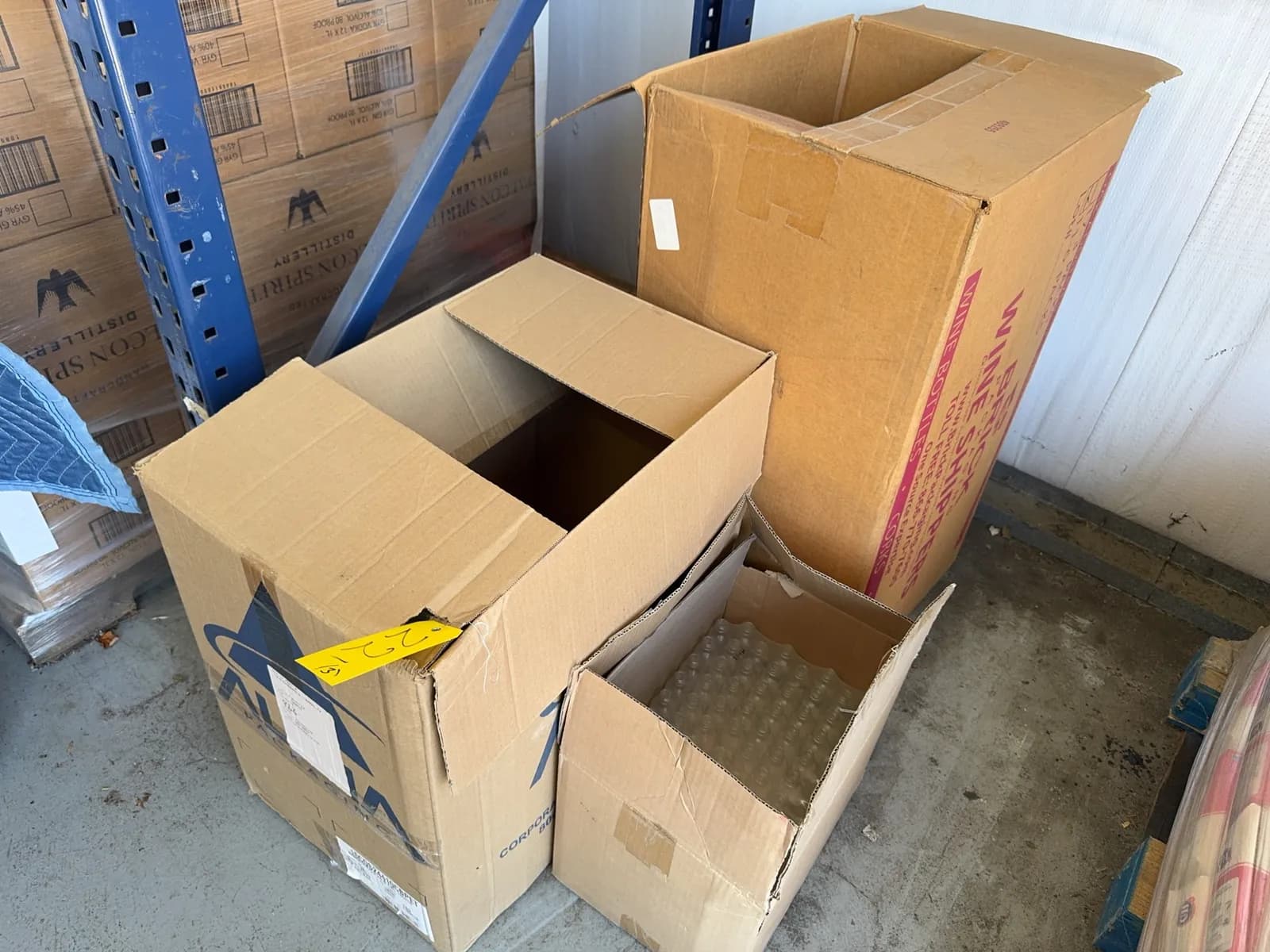bulk-lot-3-boxes-assorted-containers-plastic-glass-2833f2