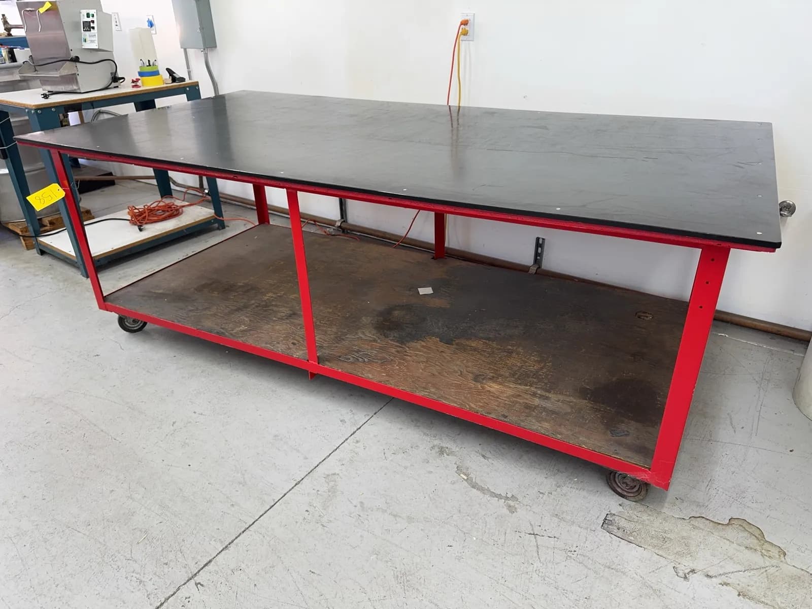 rolling-steel-and-composite-table-7cb986