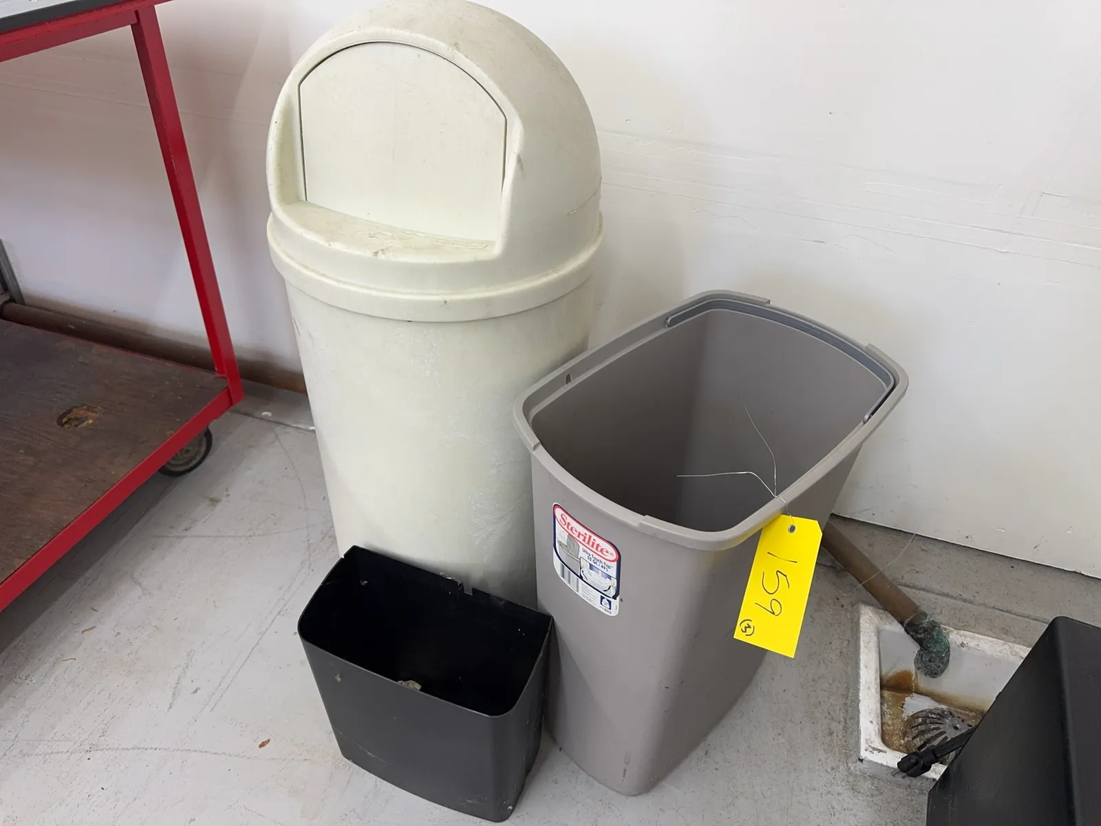 3-assorted-garbage-cans-305570