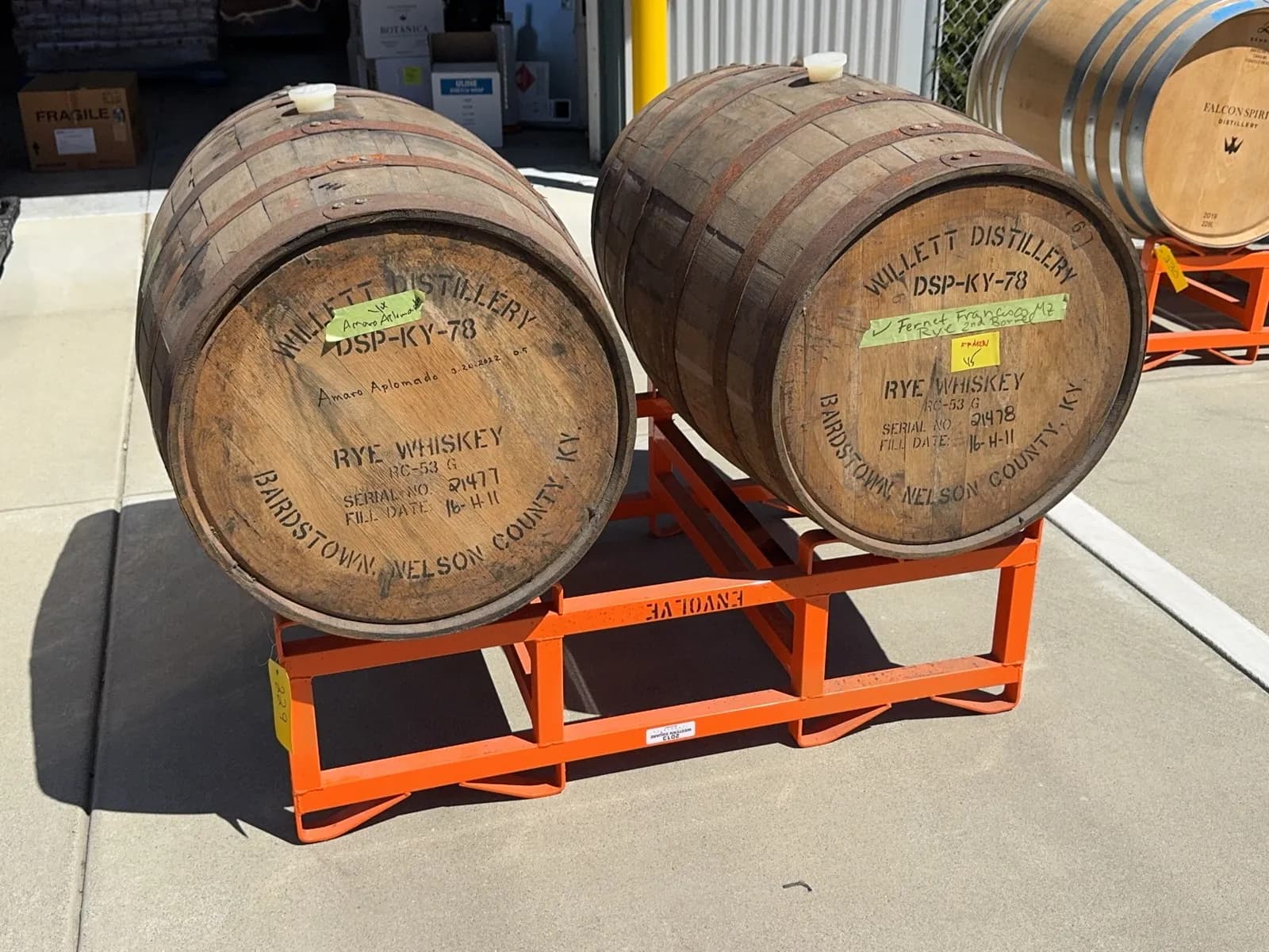 2-willett-distillery-rye-whiskey-barrels-with-barrel-rack-msdukx0v