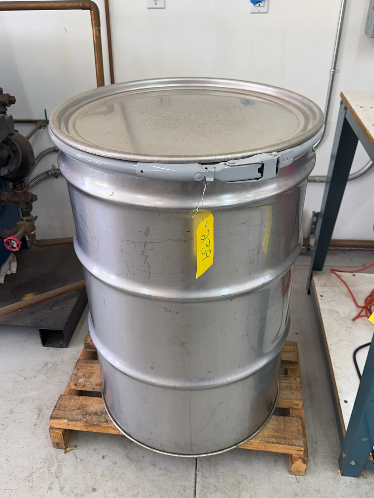 stainless-steel-55-gallon-drum-08932a