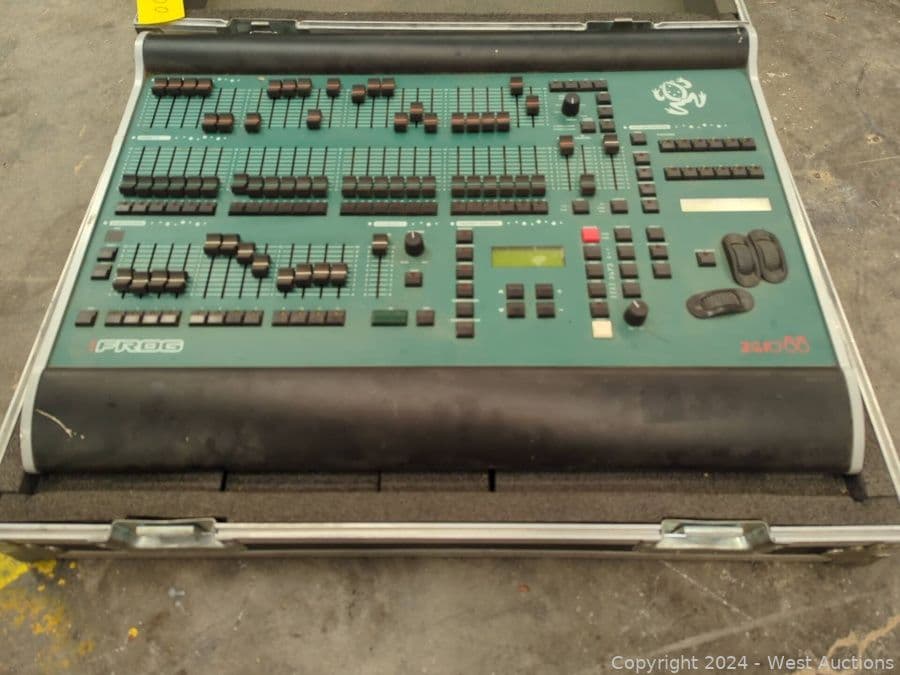 fat-frog-lighting-console-with-case-556333