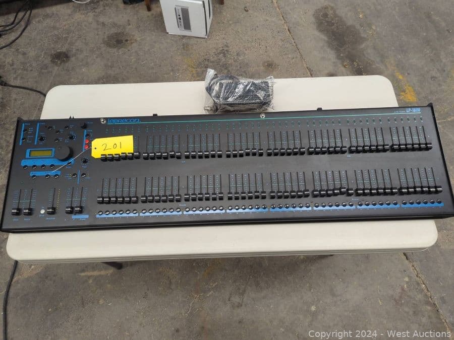 leprecon-lp-1600-lighting-console-556332