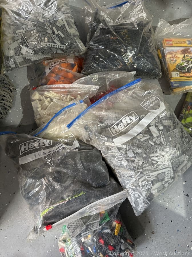 bin-of-legos-mkn3rhgj