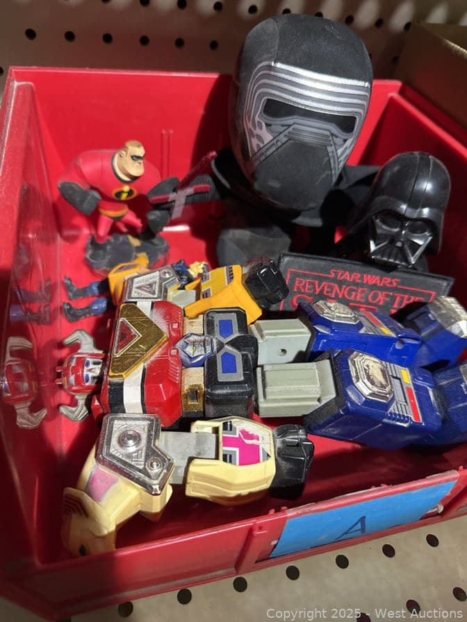 action-figures-toys-and-pokemon-cards-mkn41w0a