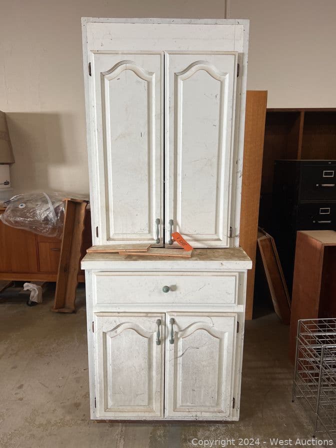 farmhouse-cabinet-cupboard-557080