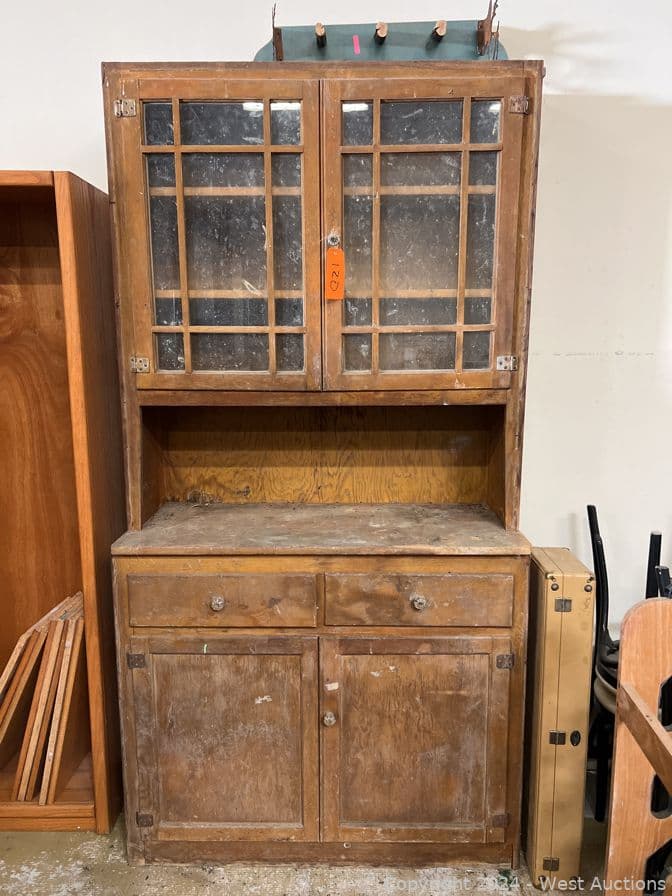 farmhouse-wood-and-glass-cabinet-557069