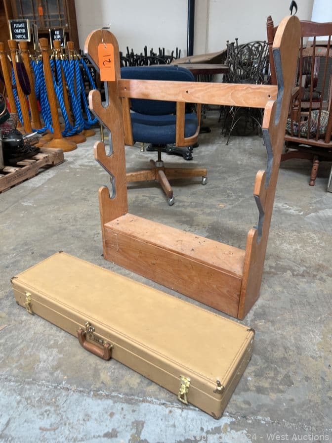 gun-rack-and-winchester-gun-case-557068