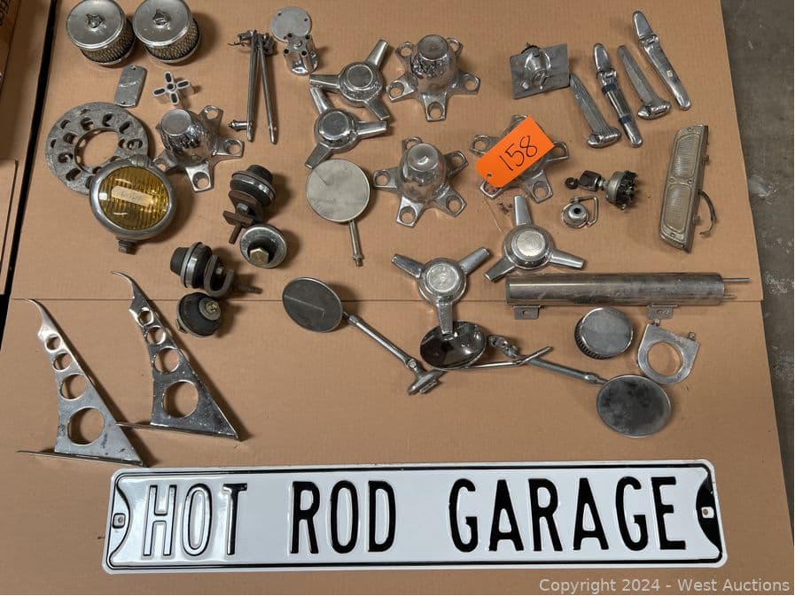 contents-of-pallet-assorted-vintage-chrome-automobile-parts-sign-and-more-557031
