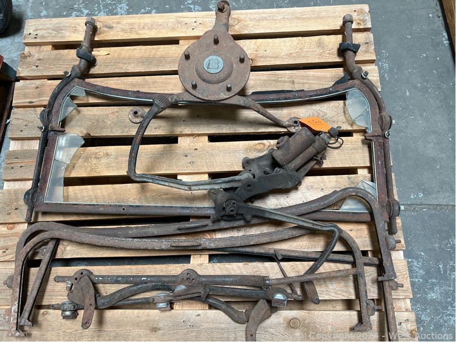 contents-of-pallet-parts-for-1923-dodge-automobile-557026