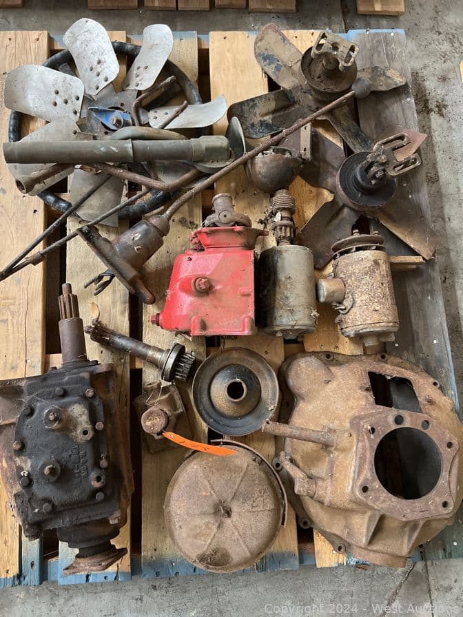 contents-of-pallet-assorted-ford-model-a-vintage-automobile-parts-engine-and-driveline-557014