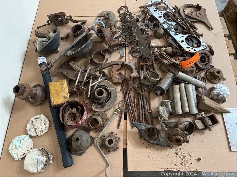 contents-of-pallet-assorted-chrysler-and-other-vintage-automotive-parts-557006
