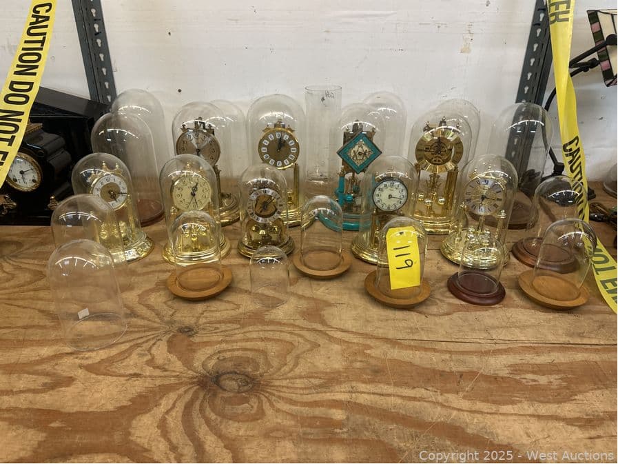 bulk-lot-vintage-clocks-and-glass-domes-622616