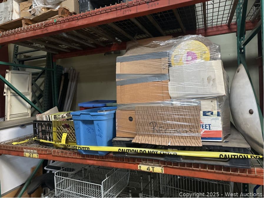 contents-of-shelf-vinyl-records-622598