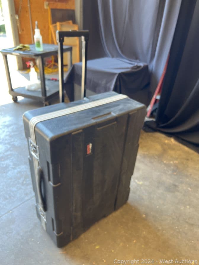 1-yamaha-01v-digital-mixing-console-in-road-case-574410