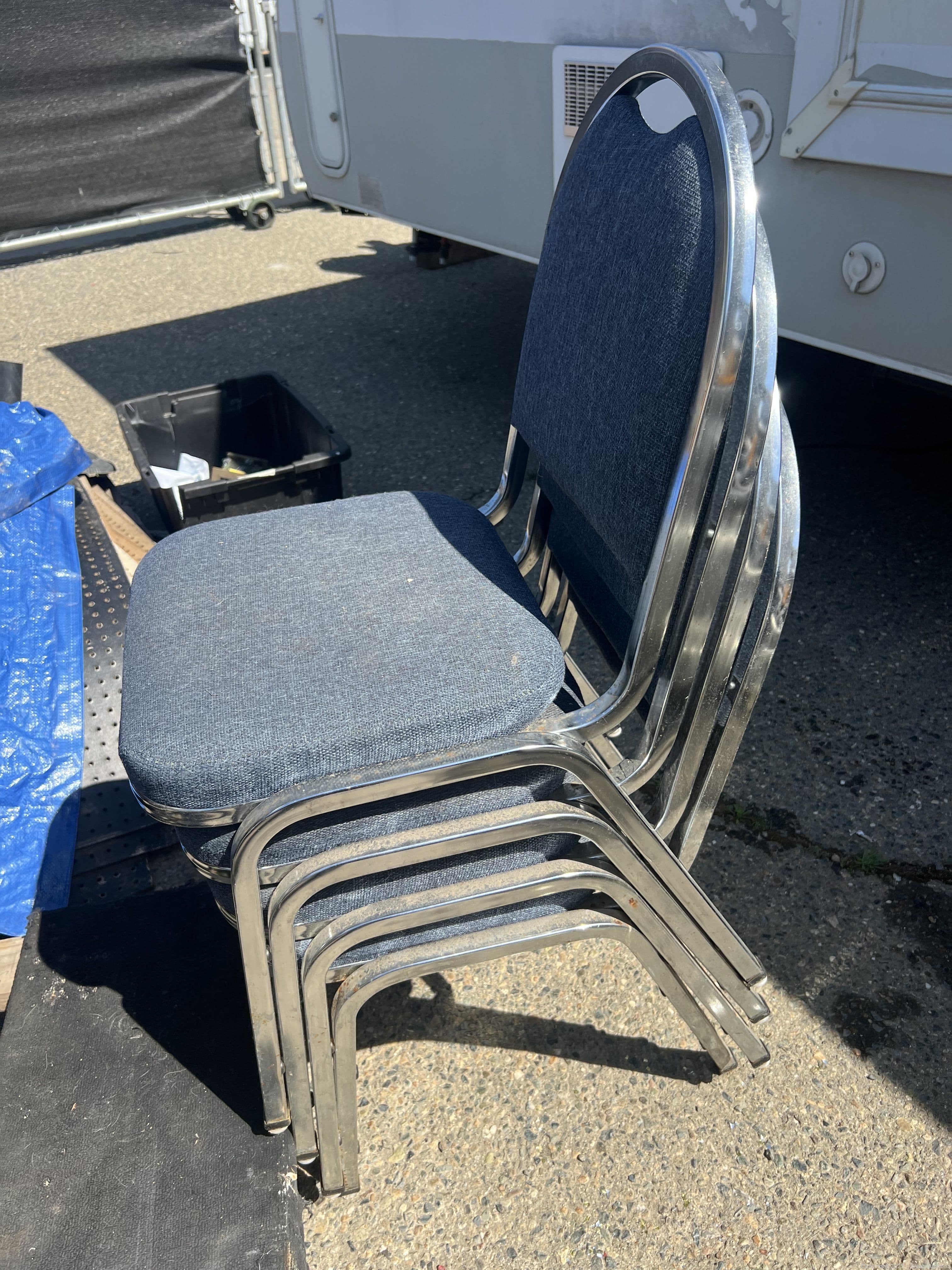 4-banquet-chairs-590341