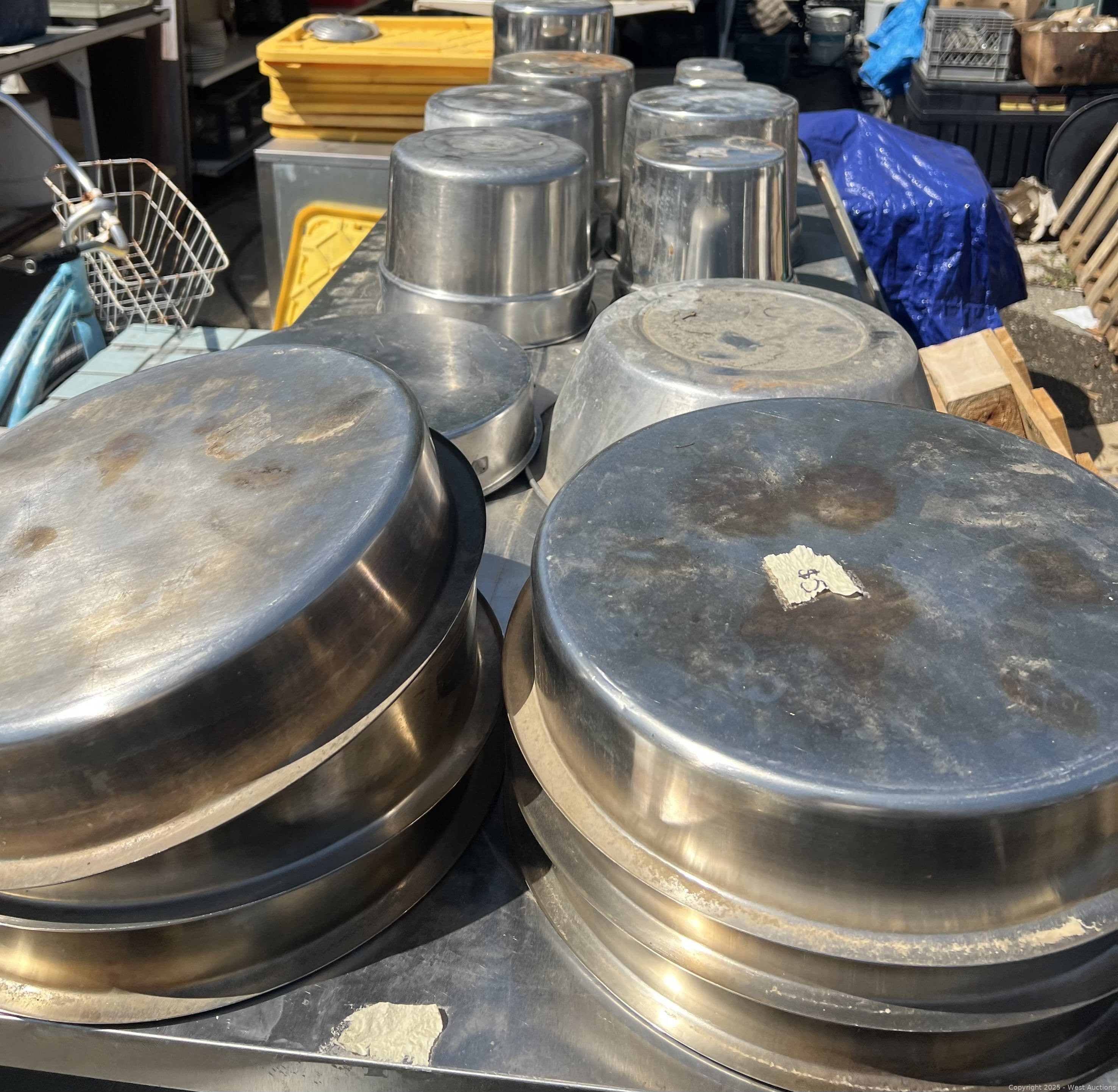 stainless-steel-drop-in-pans-590338