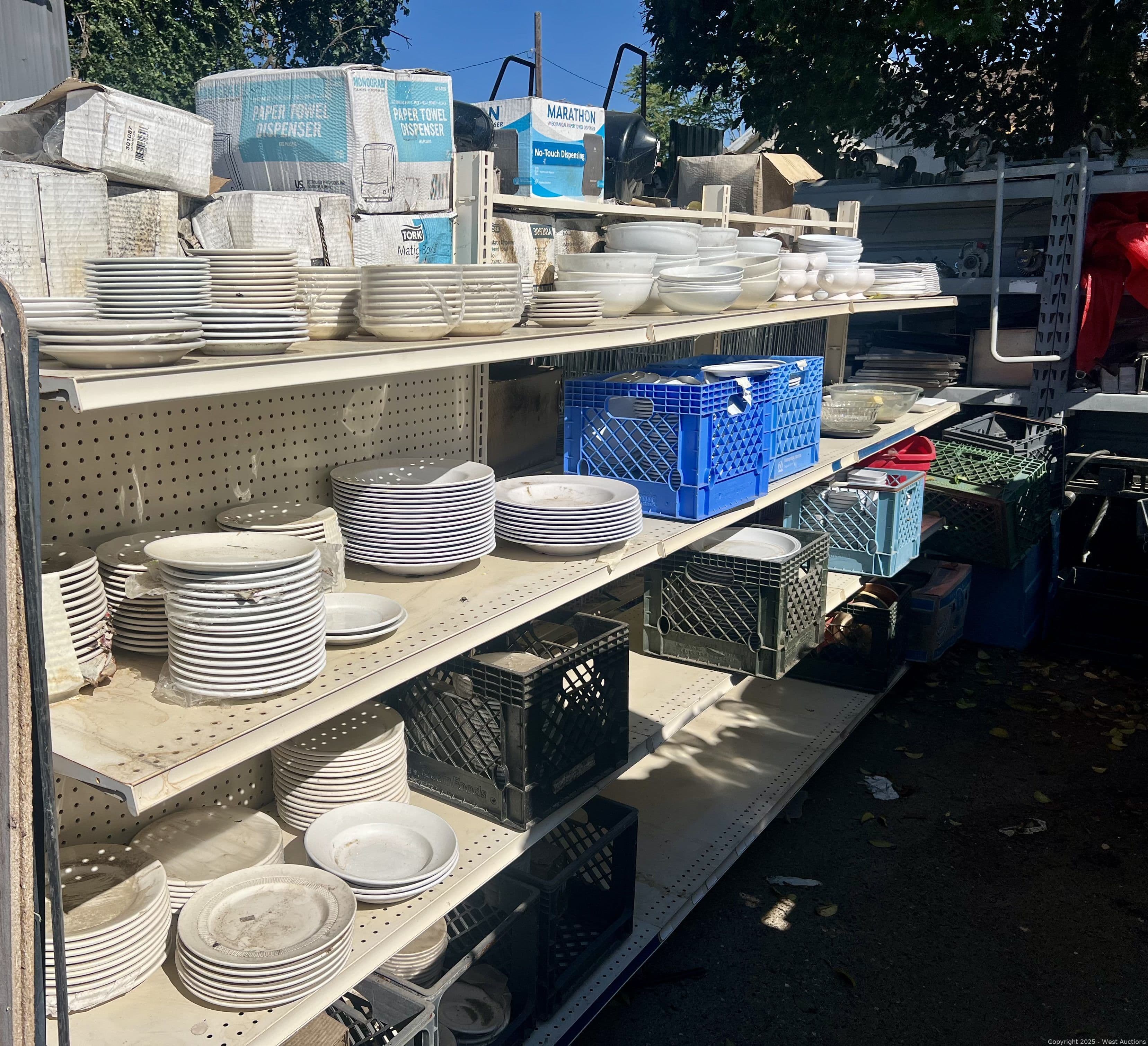 huge-lot-of-dinnerware-591286