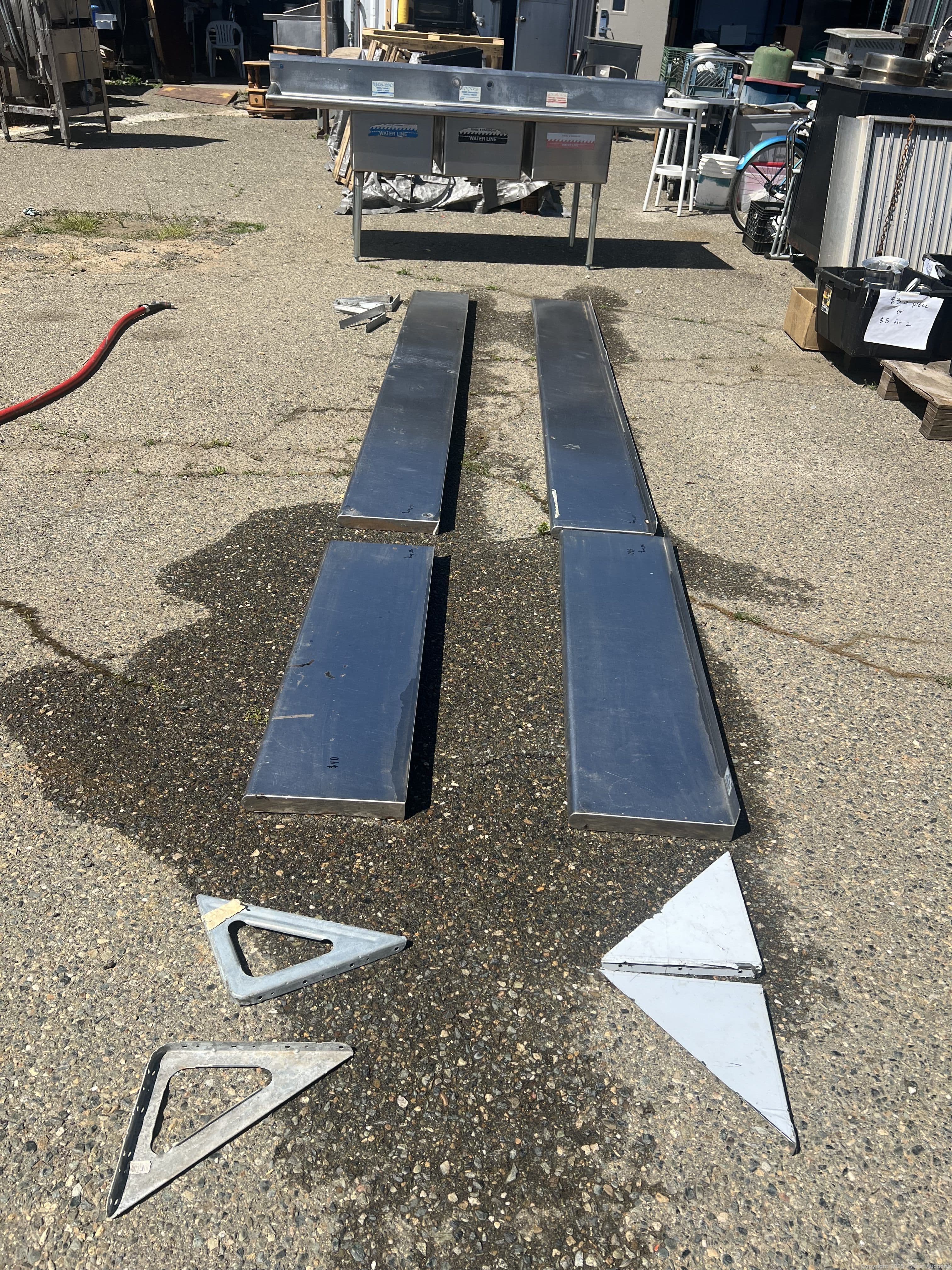 4-stainless-shelves-591284