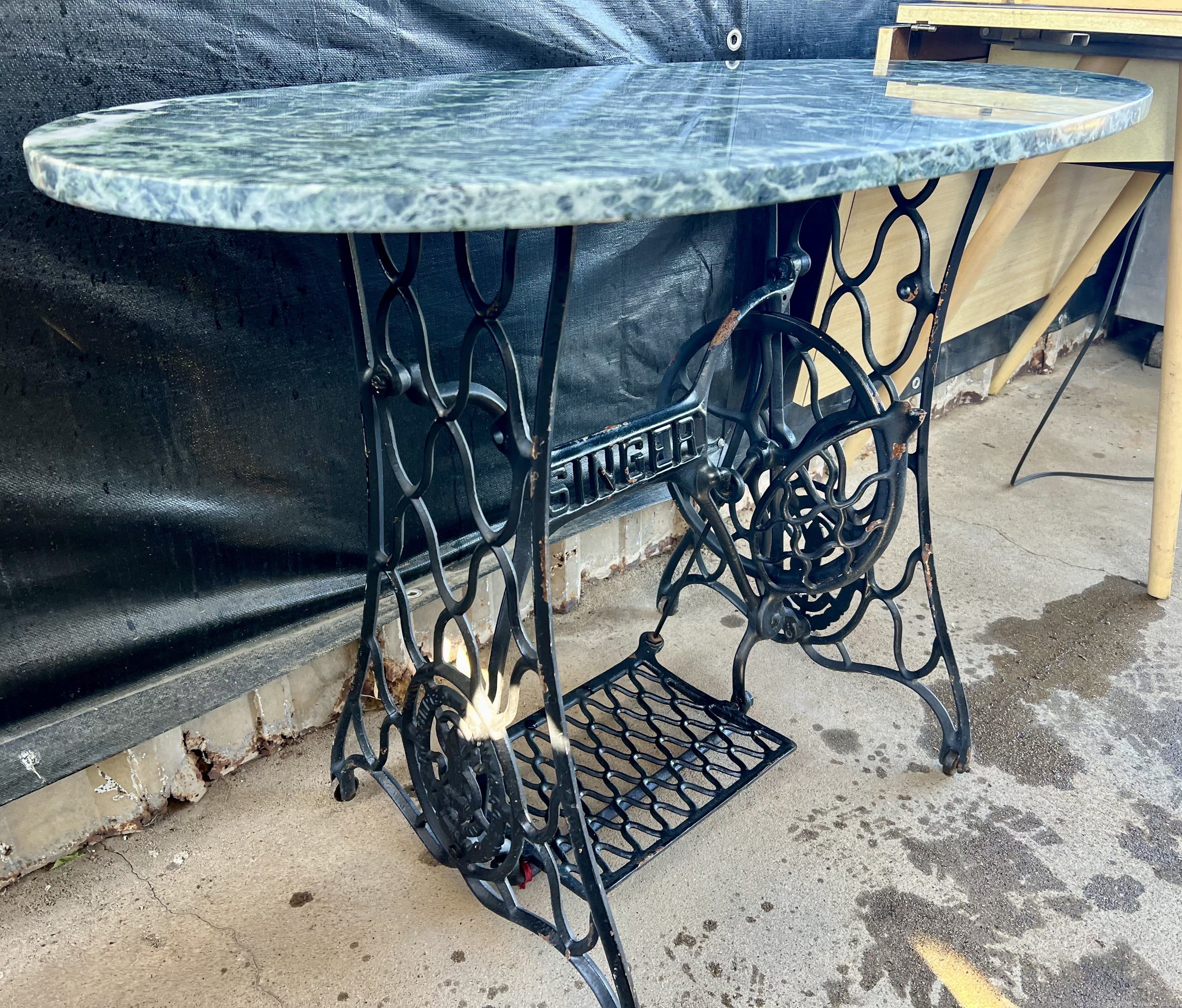 vintage-table-591280