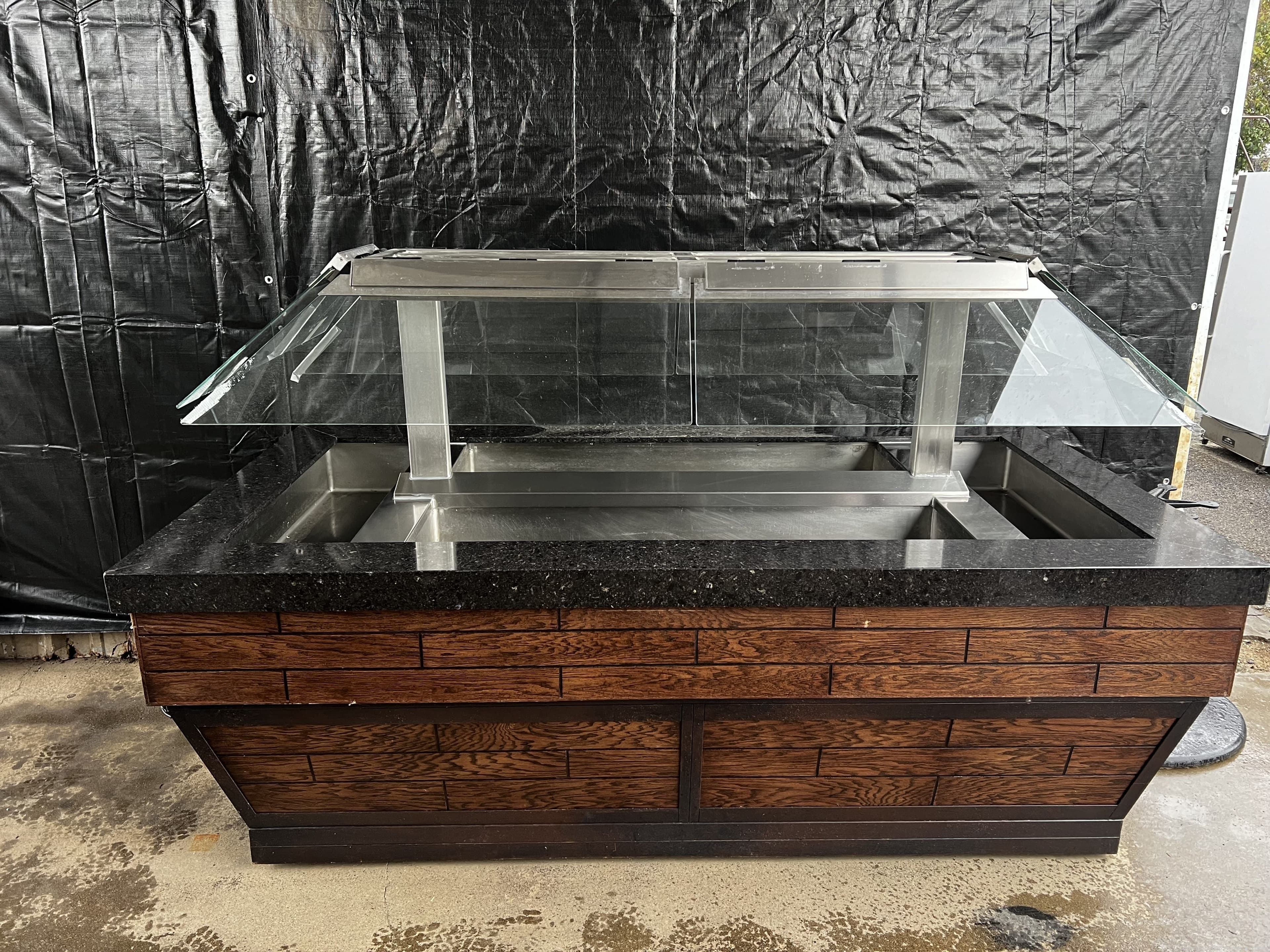 buffet-table-salad-bar-590145