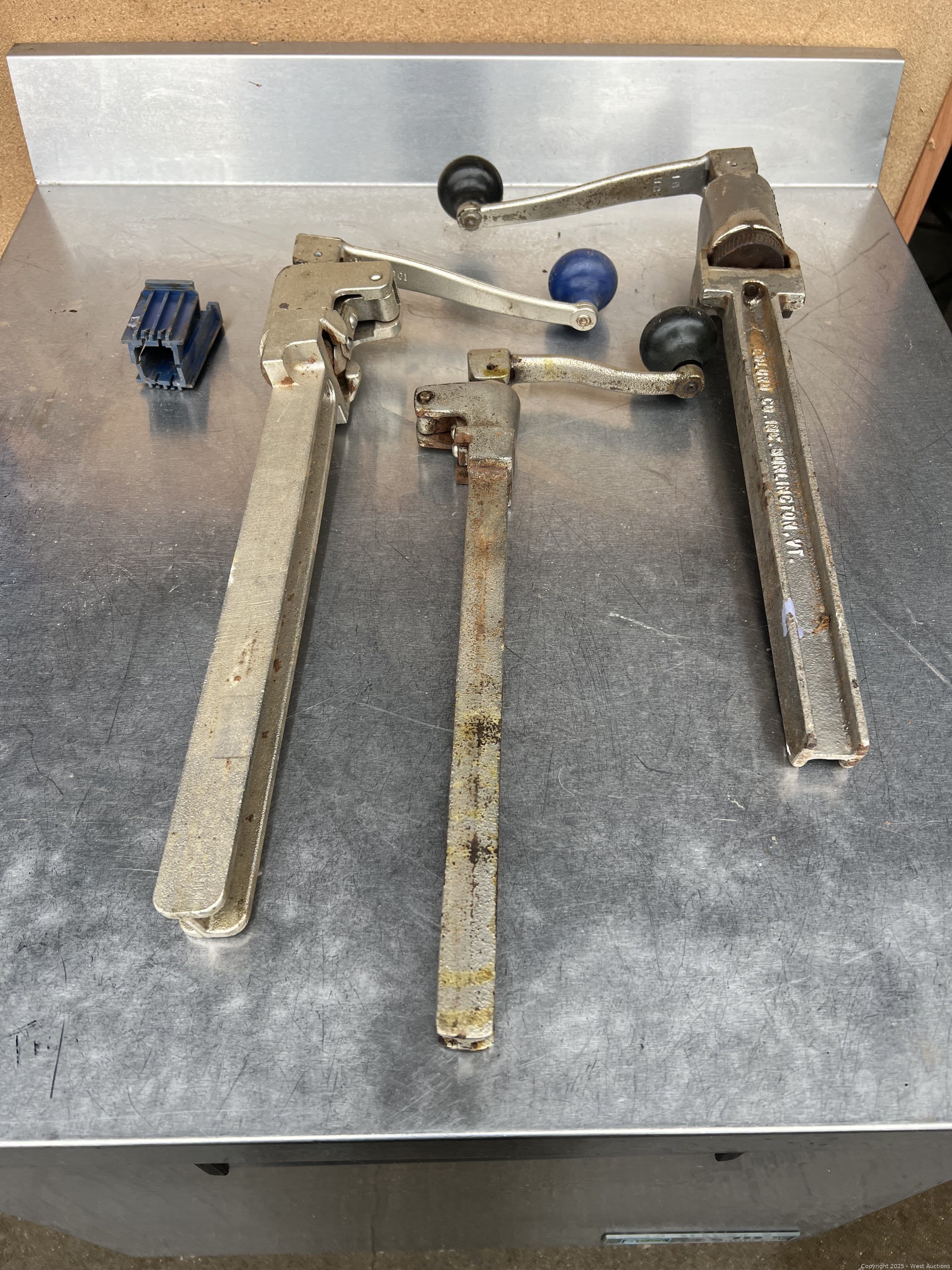 3-manual-can-openers-590251