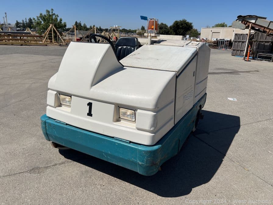 tennant-7400-street-sweeper-559640