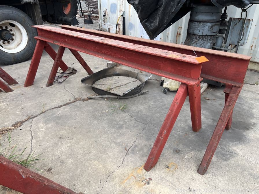 2-heavy-duty-steel-sawhorses-561659