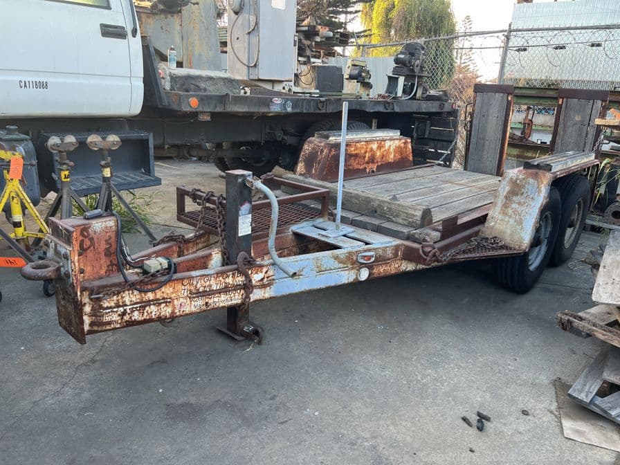 steel-4-wheel-utility-trailer-with-wood-deck-and-ramps-561632