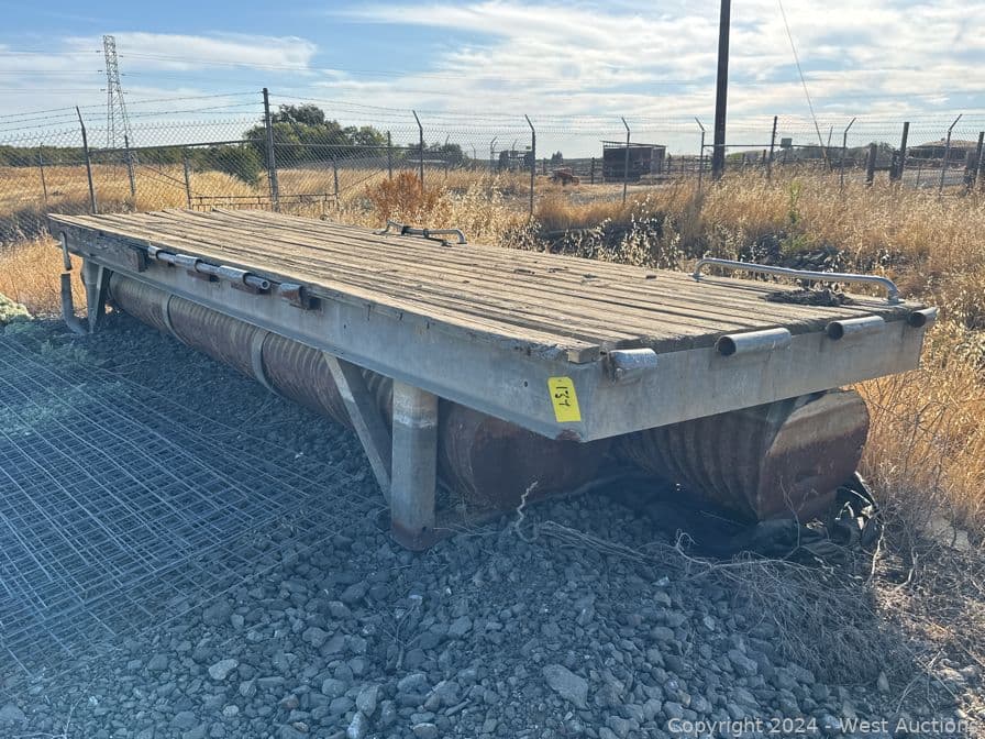 portable-steel-and-wood-floating-dock-560762