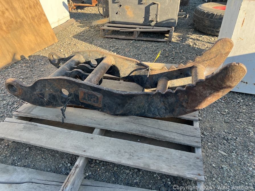 cat-excavator-thumb-440-0645-560822