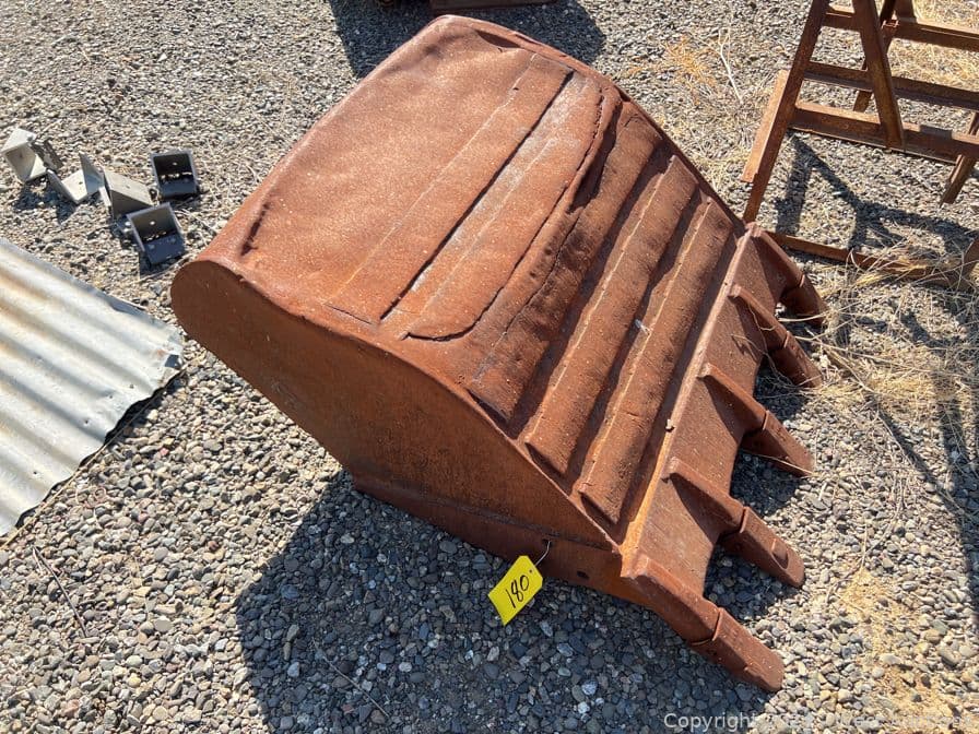 caterpillar-excavator-bucket-560803