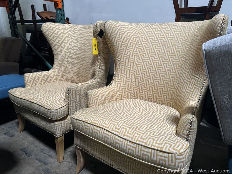 2-cushioned-seats-560976