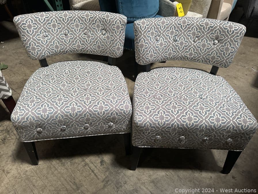 2-pattern-cushioned-chairs-560967