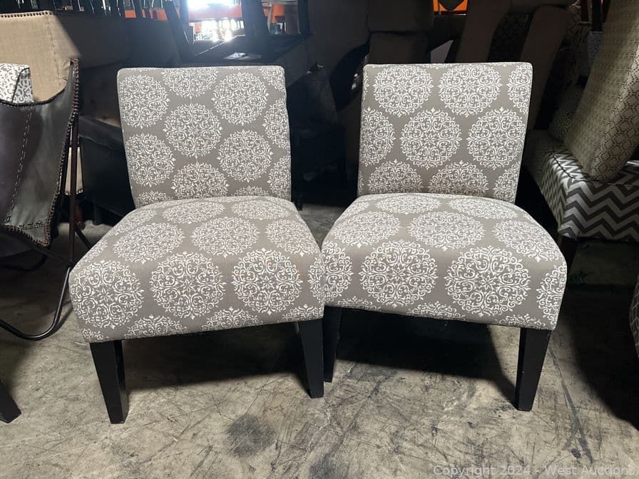 2-pattern-cushioned-chairs-560964