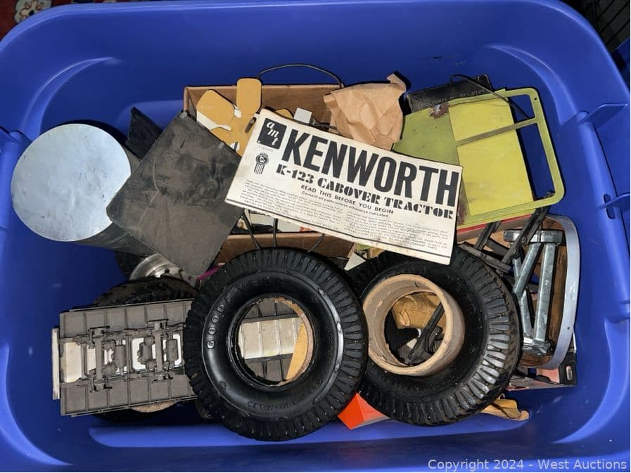 contents-of-bin-amt-kenworth-k-123-cabover-tractor-model-kit-561172