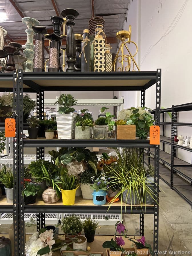 contents-of-shelf-assorted-home-decor-items-566302