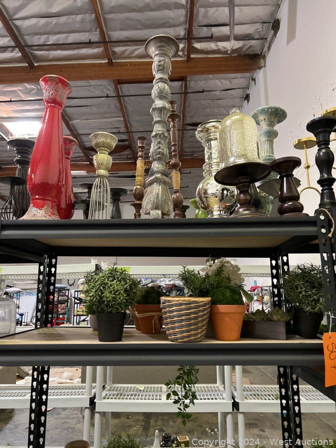 contents-of-shelf-assorted-home-decor-items-566303