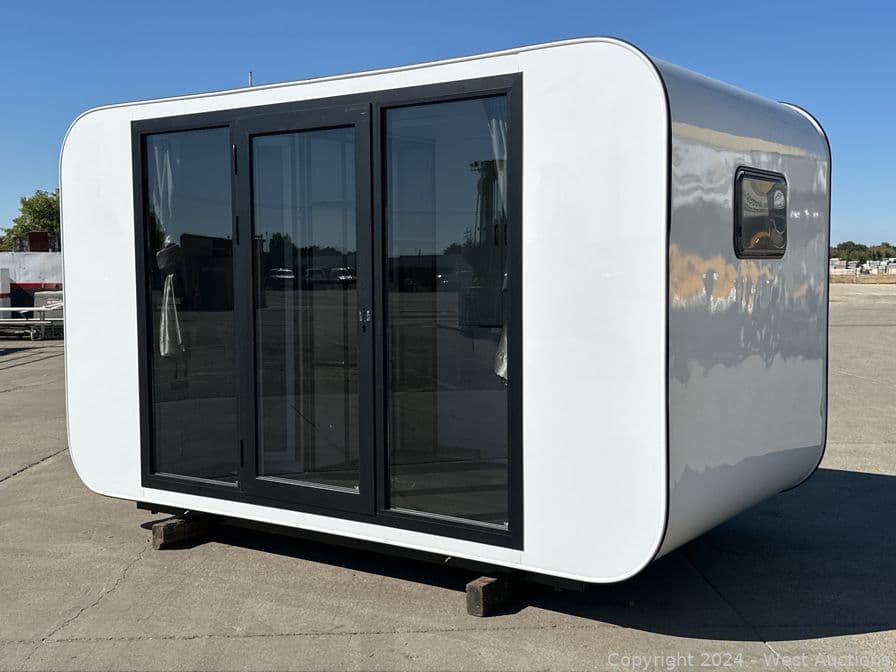 2024-110v-mobile-apple-house-4m-unused-561789