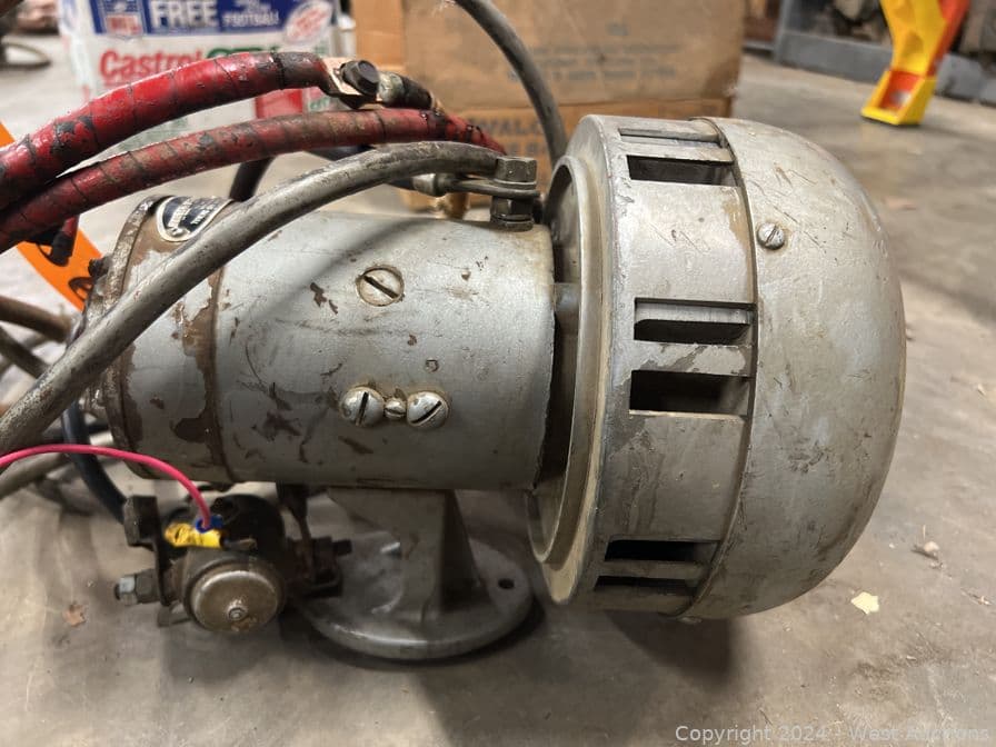 federal-sign-and-signal-c4b-electric-emergency-alert-horn-566266